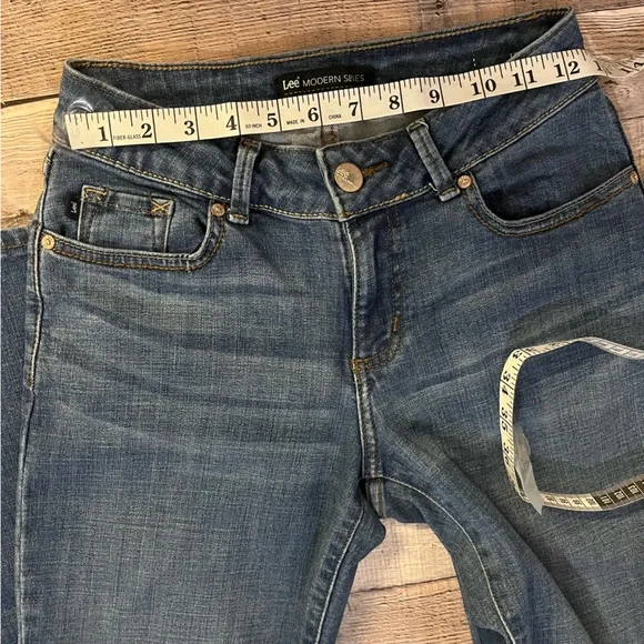 Lee Modern Series Curvy Fit Jeans - Picture 9 of 15